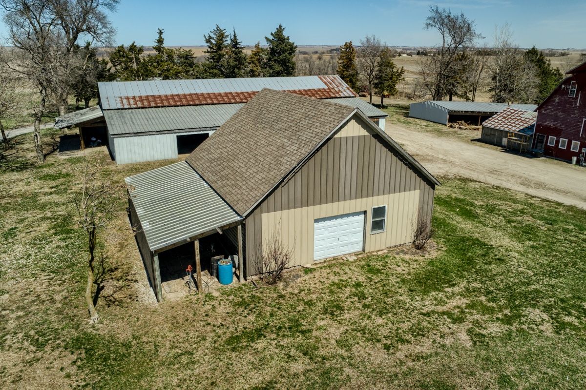 19640 Pawnee Rd, Bennington, NE 68007